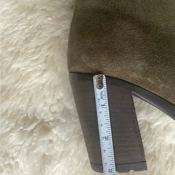 Olive green suede bootie - Picture 2 of 2